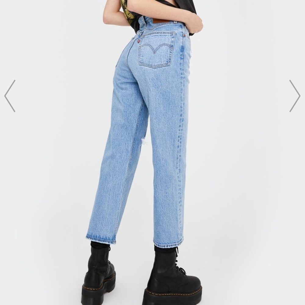 👖Levi’s Ribcage Straight Jeans- size 26